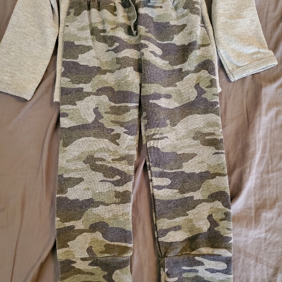 Mud Pie 12-18 mo Santa Outfit - Picture 2 of 3